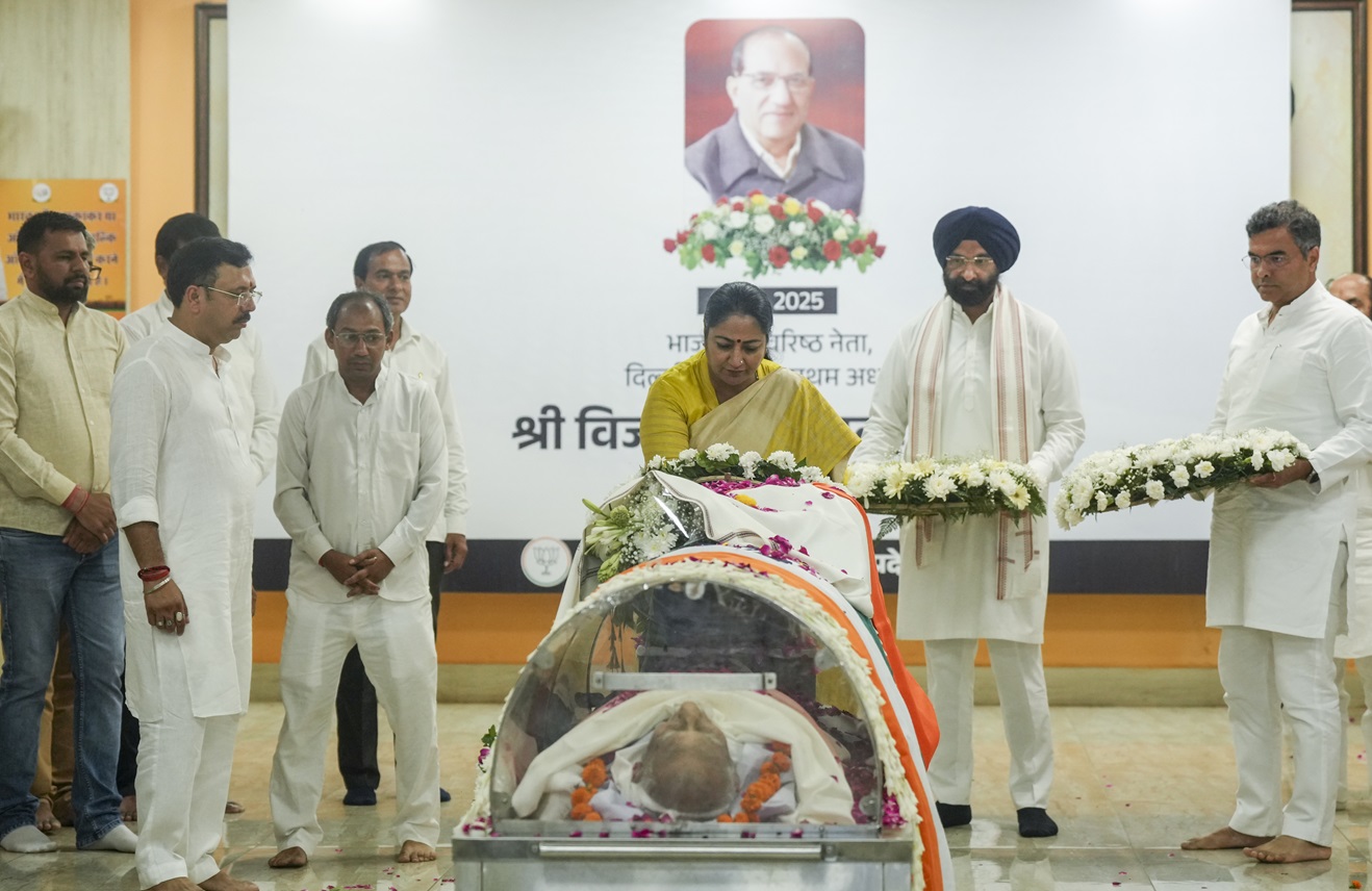 BJP veteran V K Malhotra cremated with full state honours